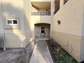Building Photo - 2035 Lakeridge Cir