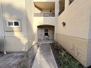 Building Photo - 2035 Lakeridge Cir