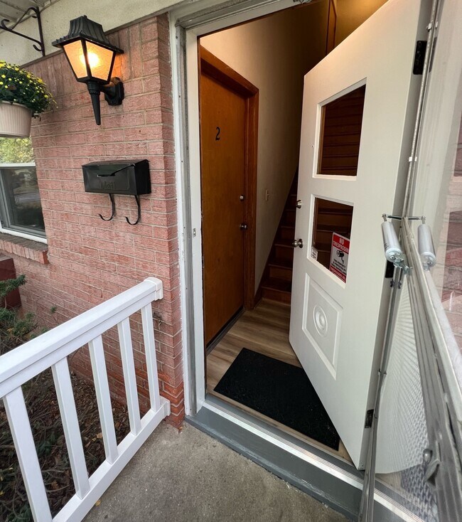 Fotografía del edificio - 5749 E Rowland Rd