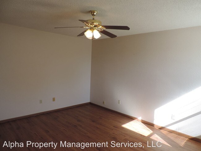 Building Photo - 597 SE 110th Rd