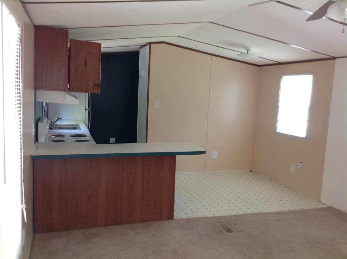 Building Photo - 625 Dream Ln