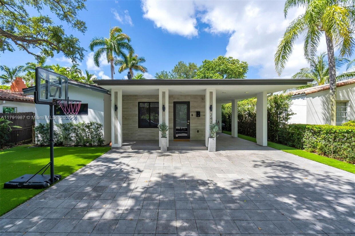 Foto principal - 242 SW 31st Rd