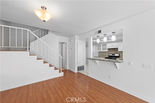 Foto del edificio - 2390 W Orangethorpe Ave