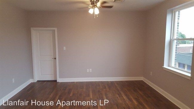 Foto del edificio - 830 Lancaster Ave