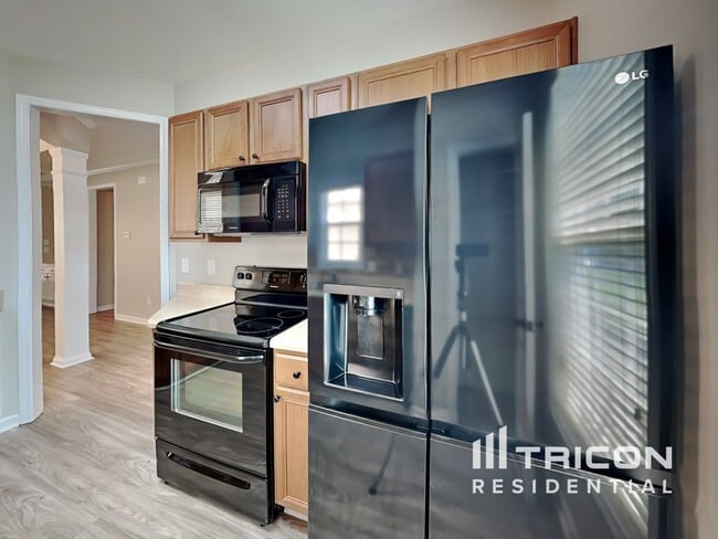 Building Photo - 557 McCarthy Dr