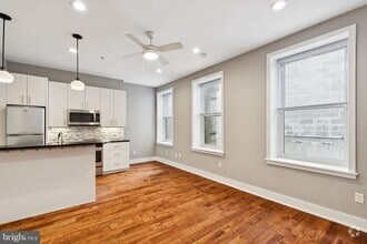 Building Photo - 126 S 16th St