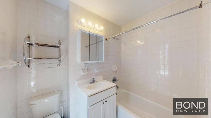 Building Photo - 1 bedroom in Manhattan NY 10014