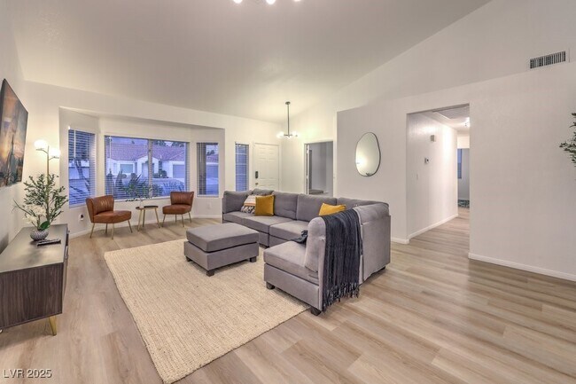 Foto del edificio - 8157 Creek Water Ln