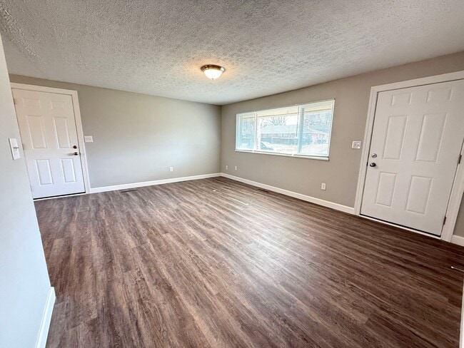 Building Photo - 4421 Primrose Ln