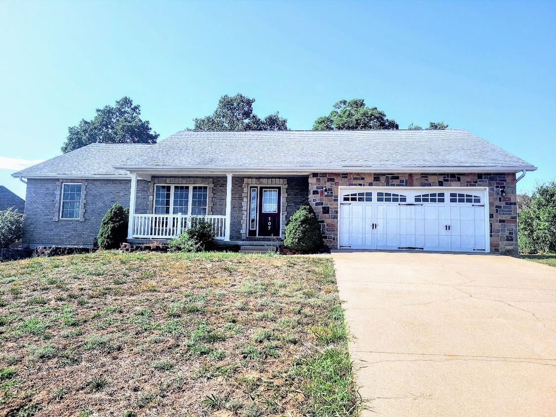 Primary Photo - Single Family Home Close to FLW