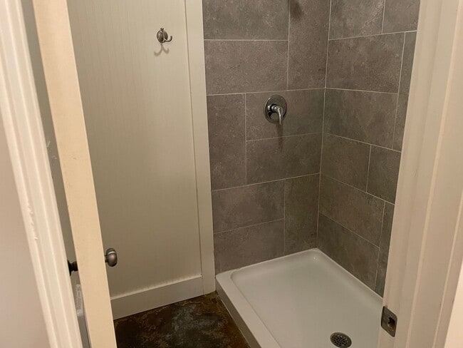 Building Photo - 320 S Asbury St