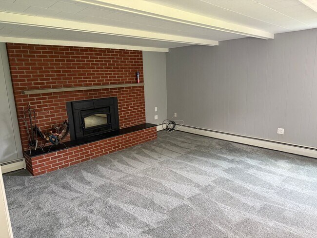 Foto del edificio - 3 bedrooms, 2 bathrooms, fenced in yard, e...