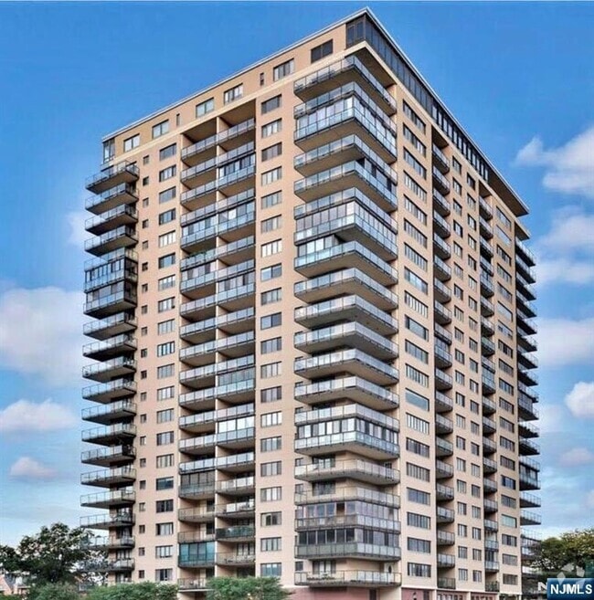 Building Photo - 1203 River Rd