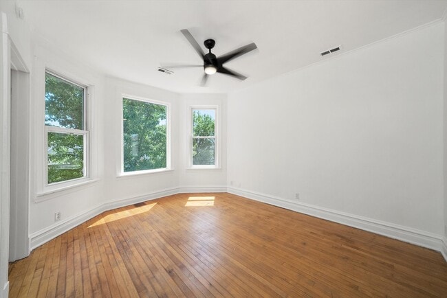 Building Photo - 2418 N Lawndale Ave