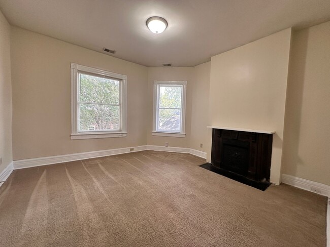 Building Photo - AKS390