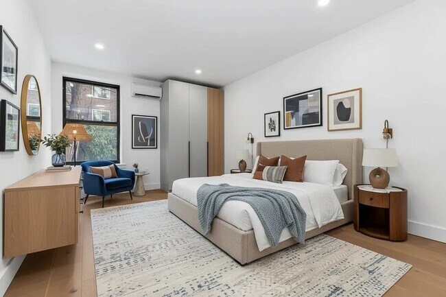 Foto del edificio - 166 E 7th St