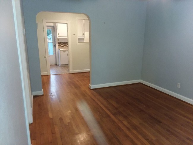 Building Photo - 504 Beechwood Ave