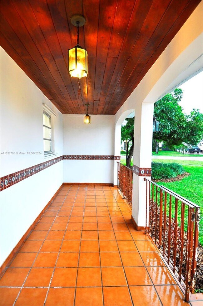 Building Photo - 9120 SW 17th St