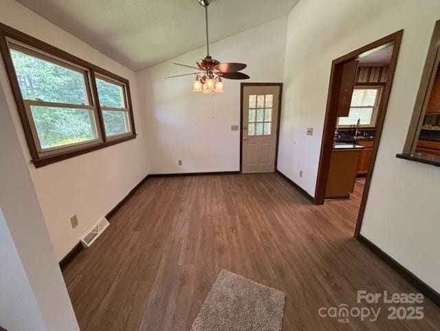Building Photo - 117 Teakwood Ln