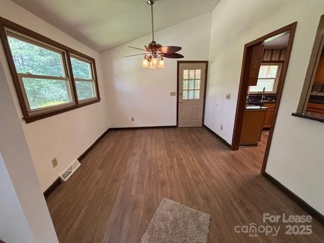 Foto del edificio - 117 Teakwood Ln