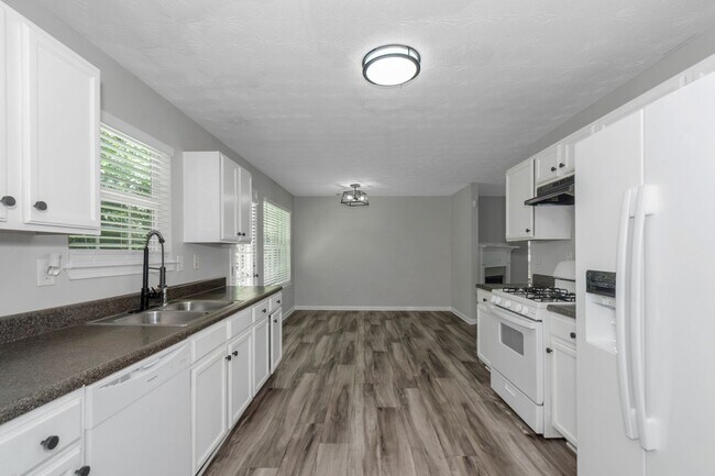 Foto del edificio - Available Now this Beautiful 4-Bedroom 2.5Baths Home in Stockbridge, GA!