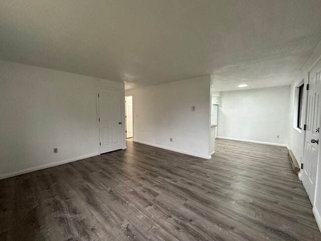 Building Photo - L996