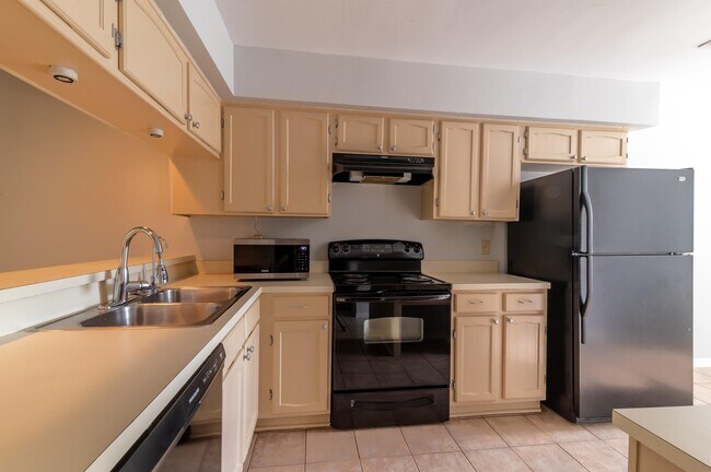 Building Photo - 12840 Ashbrook Cir E