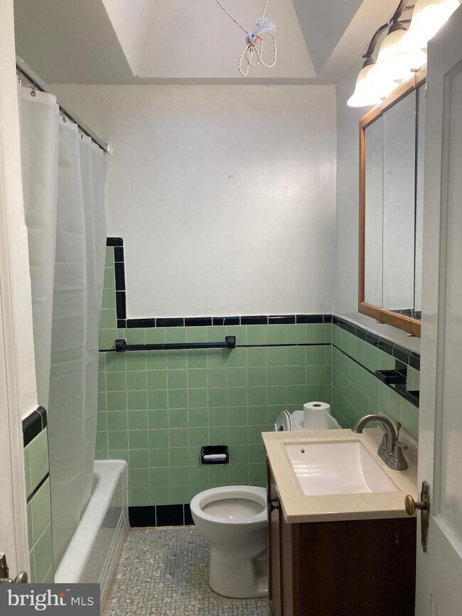 Building Photo - 432 Alcott St