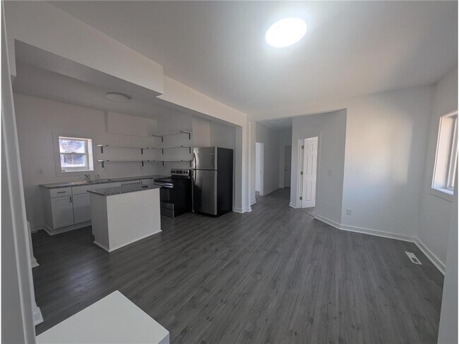 Foto del edificio - 302 E 48th St