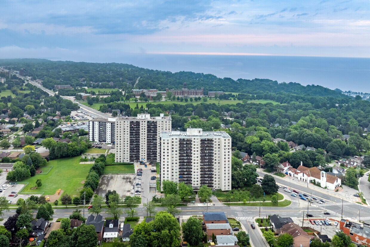 Extérieur du bâtiment - 2550 Kingston