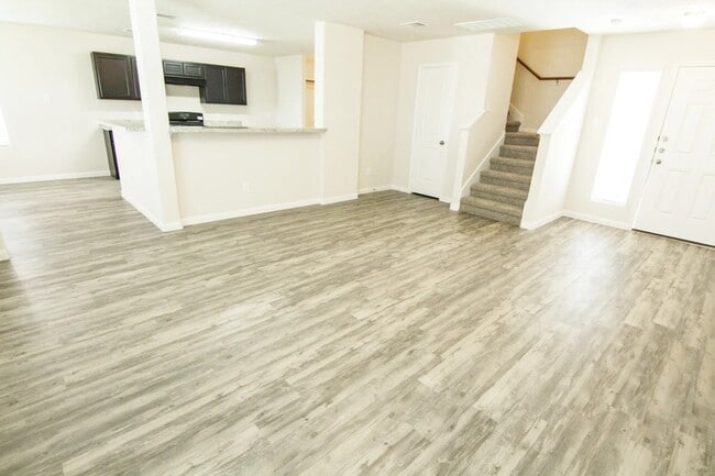 Foto del edificio - 6011 Fading Night Dr