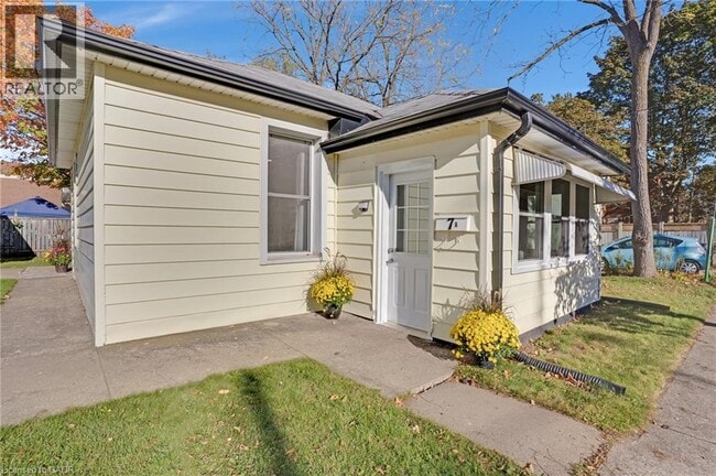 Building Photo - 7 Frederick St S