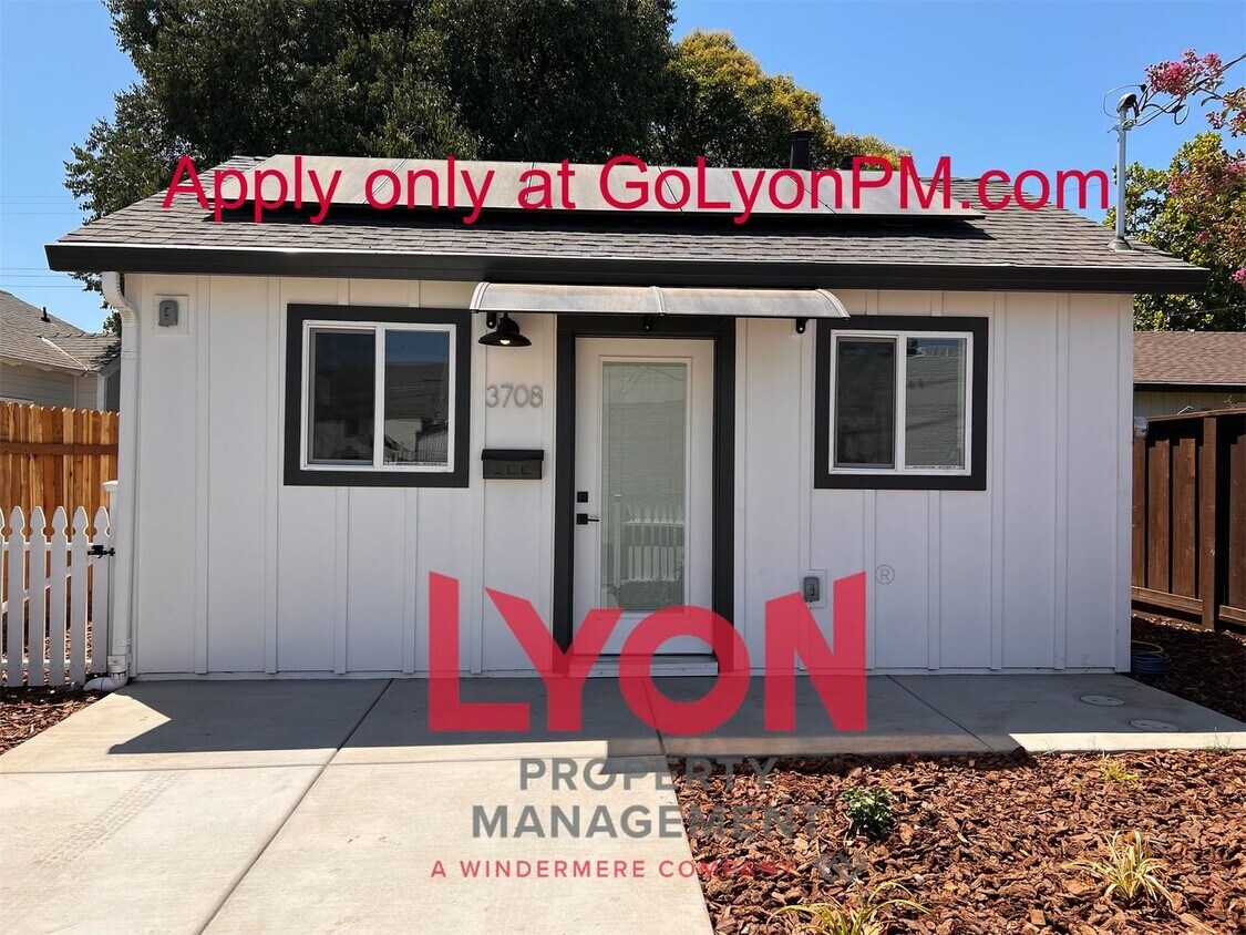Primary Photo - Brand new home in convenient location!