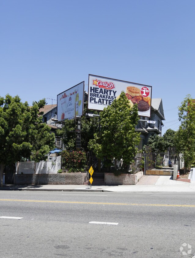 Primary Photo - 2743 W 8th St