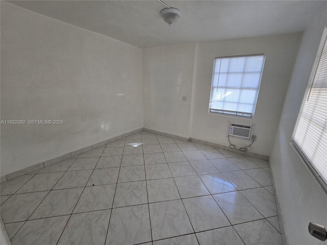 Foto del edificio - 1376 NW 103rd St