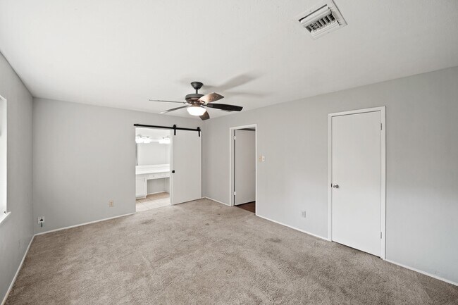 Foto del edificio - 6811 Tara Blue Ridge Dr