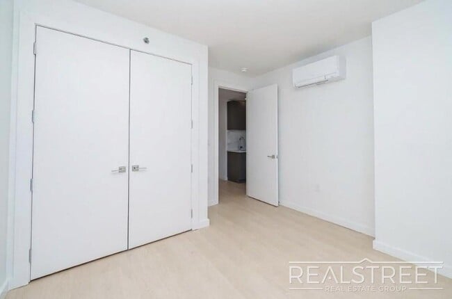 Building Photo - Bedford Avenue