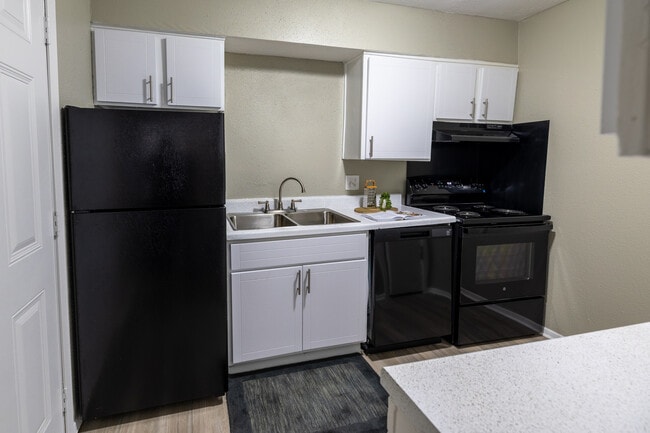 Building Photo - RIVERBEND