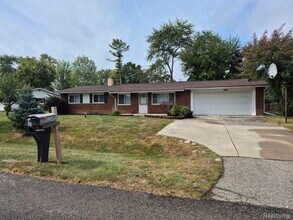 Building Photo - 41740 Aspen Dr