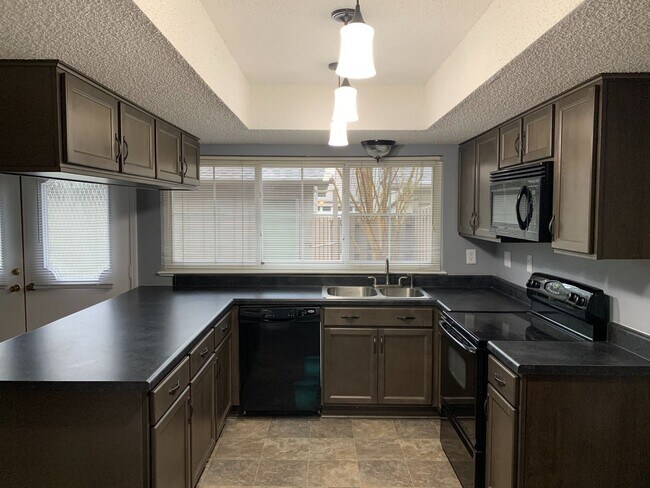 Building Photo - 3BD/2.5BA Hobbits Glen Condo in Germantown.