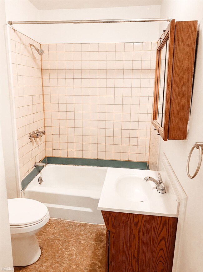 Foto del edificio - 2 br, 1 bath 4plex - 421 Pine St Unit A