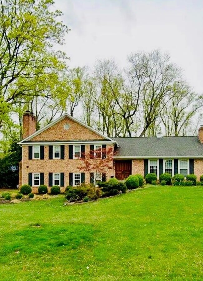 Building Photo - 1214 Vinita Ln