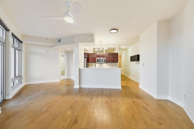 Building Photo - 603 Davis St