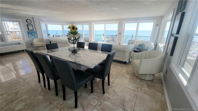 Foto del edificio - 292 Cosey Beach Ave
