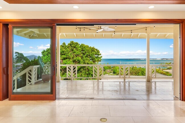 Foto del edificio - 44-113-113 Bayview Haven Pl