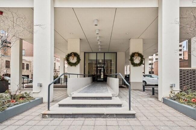 Foto del edificio - 1400 N State Pkwy