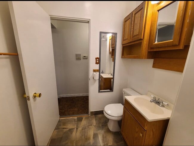 Foto del edificio - 1235 N Artesian Ave