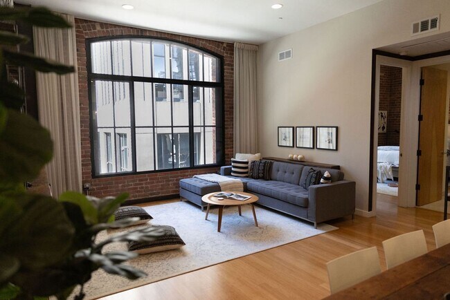 Building Photo - FiDi/SoMa: Rare Architectural Gem in the H...