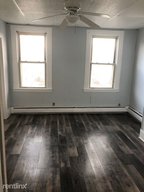 Building Photo - 4 br, 1 bath Apartment - 621 Marshall St