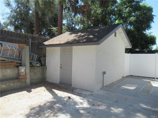 Building Photo - 4532 Sharon Ave